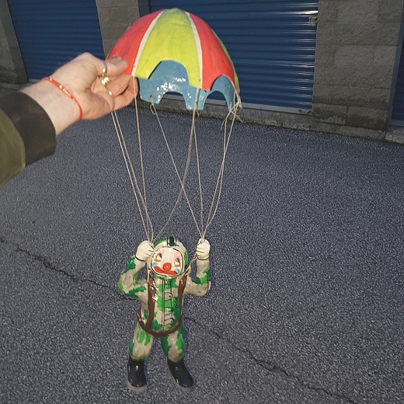 Parachuting Clown Ornament - Picture 1 of 4
